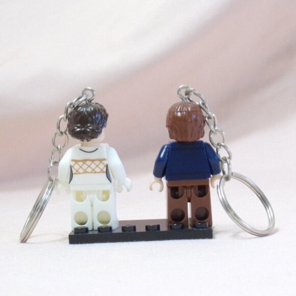 MINIFIGURE KEYCHAIN Star Wars- HAN SOLO PRINCESS LEIA +Stand Empire Strikes Back - Picture 3 of 3